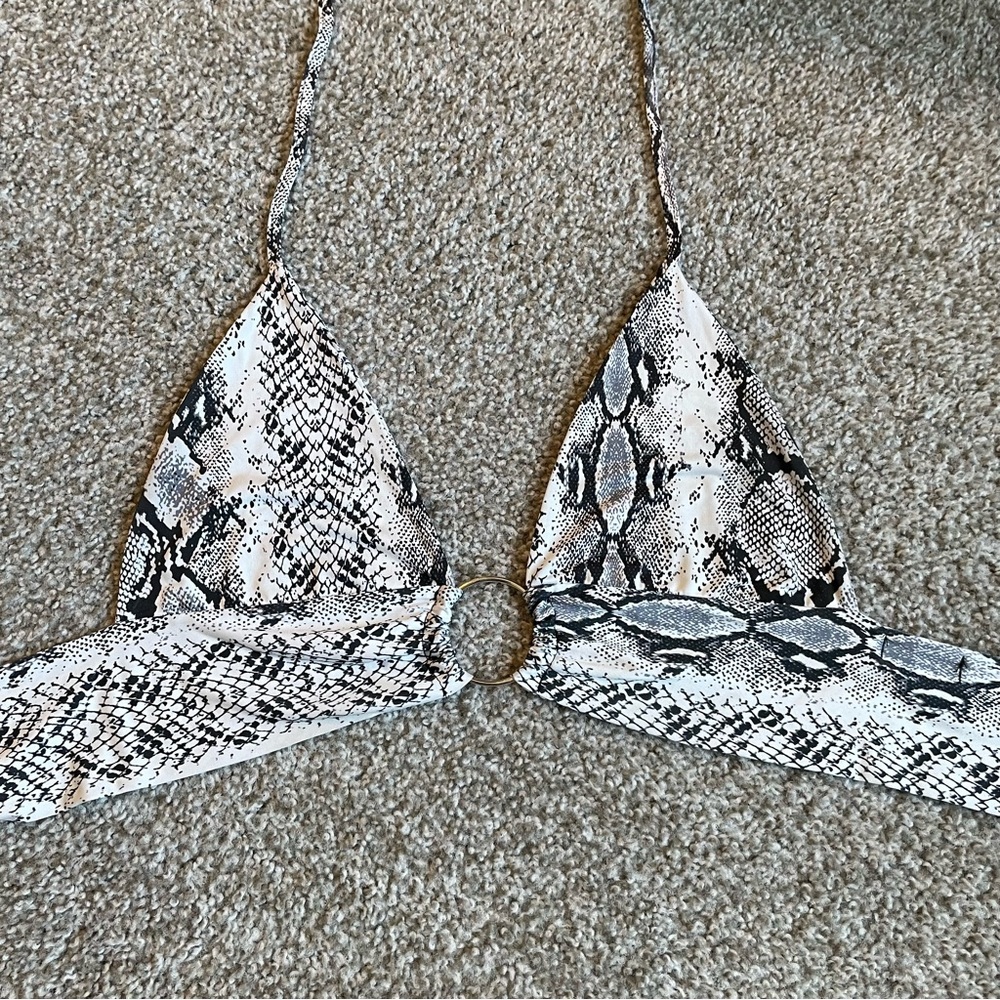 PrettyLittleThing Top - Picture 2 of 7